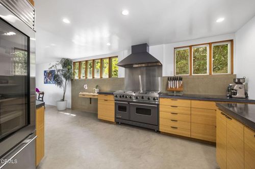 3551 Dixie Canyon Pl, Sherman Oaks, CA, 91423-4820 | Card Image