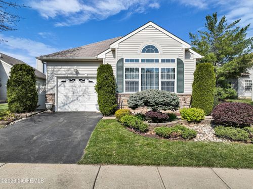 9 Florian Ct, Manchester, NJ, 08759-6279 | Card Image