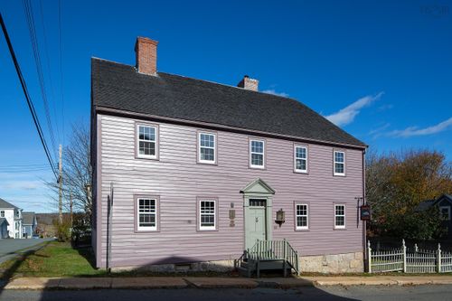 69 Fox St, Lunenburg, NS, B0J2C0 | Card Image