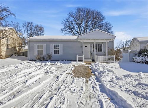 42 Cedar Ledge Dr, Pacific, MO, 63069-3409 | Card Image