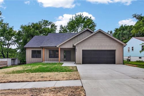 405 N Armstrong St, Pleasant Hill, MO, 64080-1313 | Card Image