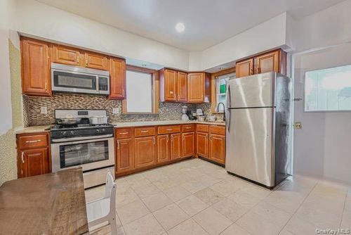 1317 Thieriot Ave, Bronx, NY, 10472-1919 | Card Image