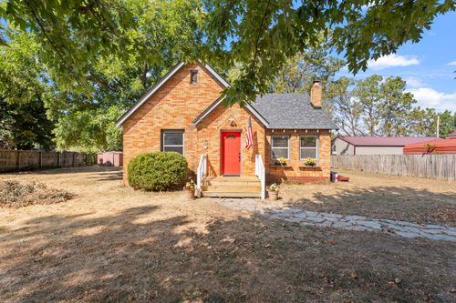 704 S Grand St, Grove, OK, 74344-2832 | Card Image