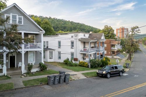 400 &amp; 402 Quapaw Avenue, Hot Springs, AR, 71901 | Card Image