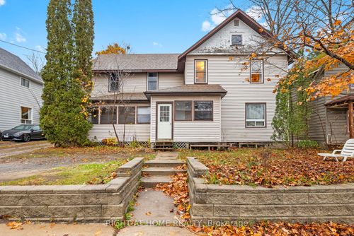105 Gibson St, Parry Sound, ON, P2A1X6 | Card Image