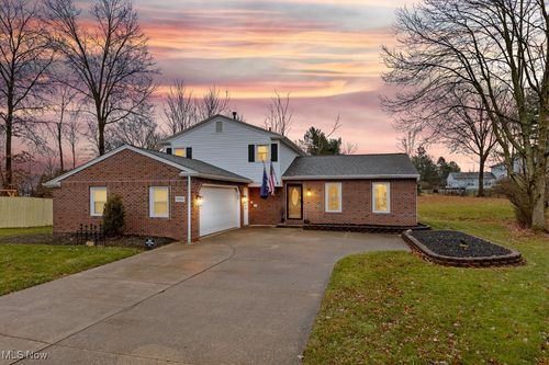 990 Wimbleton Dr, Medina, OH, 44256-2949 | Card Image