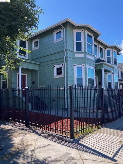3044 Martin Luther King Jr Way, Oakland, CA, 94609-2927 | Card Image