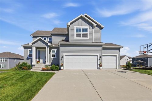 4417 Tanzanite Cir, Lee's Summit, MO, 64082-5102 | Card Image