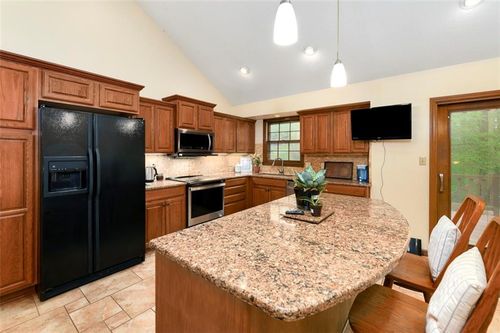 2501 Old Creek Ct, Leavenworth, KS, 66048-4395 | Card Image