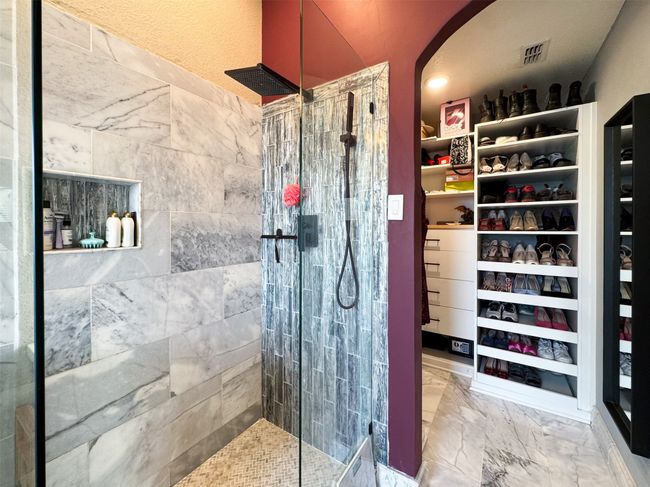 Primary Bathroom | Image 18