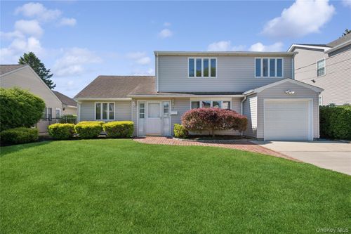 7 Blanche St, Plainview, NY, 11803-4606 | Card Image