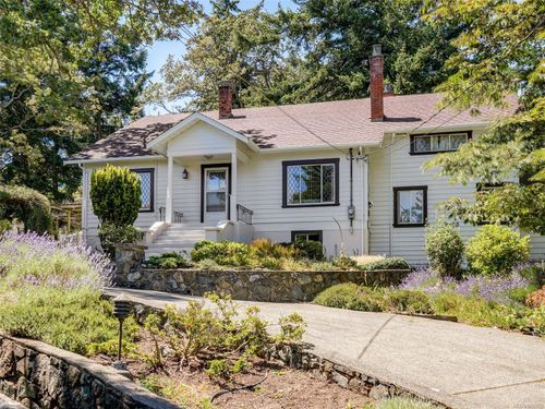 3908 Ascot Dr, Saanich, BC, V8P3S1 | Card Image