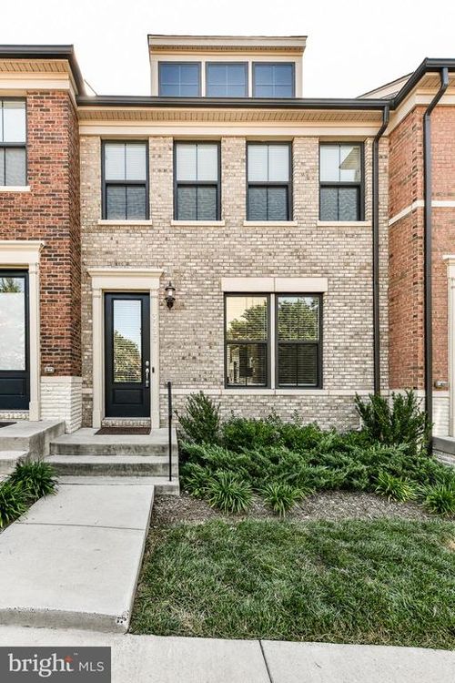 3735 Powell Ln, FALLS CHURCH, VA, 22041-3696 | Card Image