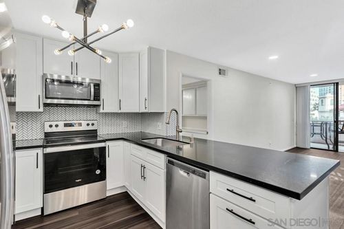 850 State St, San Diego, CA, 92101-6046 | Card Image