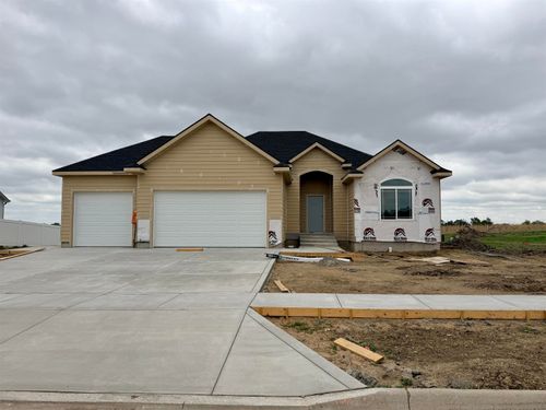 2211 Huntwood Dr, Salina, KS, 67401-8531 | Card Image