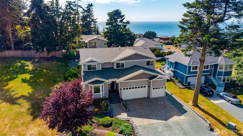557 Fort Ebey Rd, Coupeville, WA, 98239-9760 | Card Image