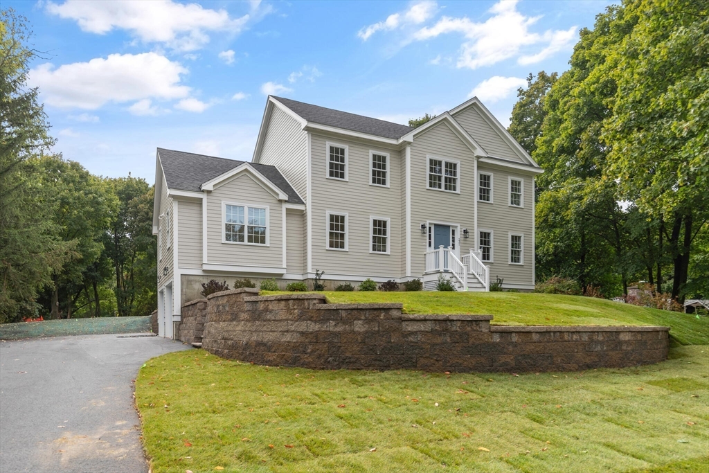 Salem St, Lynnfield, MA 01940