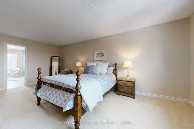 32 Petch Cres, House other with 4 bedrooms, 3 bathrooms and 4 parking in Aurora ON | Image 20