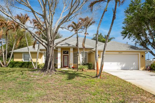 2017 Se Allamanda Dr, Port St Lucie, FL, 34952-5803 | Card Image