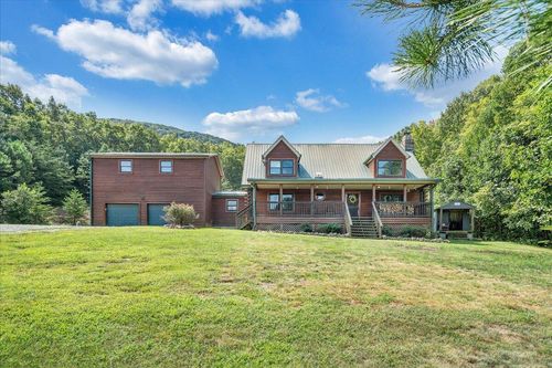 1010 Craig Woods Rd, New Castle, VA, 24127-6664 | Card Image