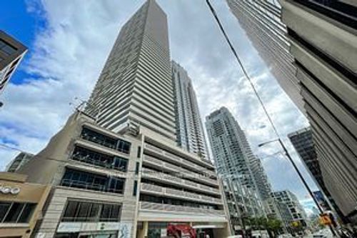 4005-2221 Yonge St, Toronto, ON, M4S0B8 | Card Image