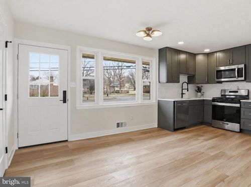 14801 Carlbern Dr, CENTREVILLE, VA, 20120-1507 | Card Image