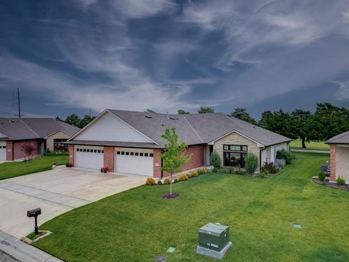 3110 Long Ct, Winfield, KS, 67156-7268 | Card Image