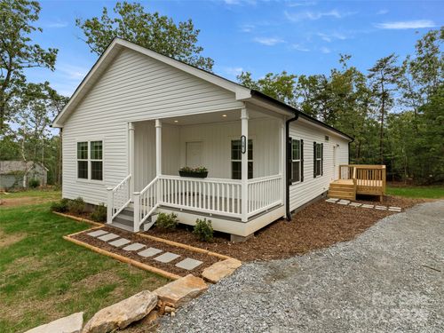 16 Eagle Dr, Hendersonville, NC, 28792-8703 | Card Image