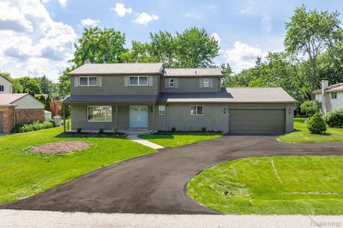 6780 Lee Crest Dr, West Bloomfield, MI, 48322-3745 | Card Image