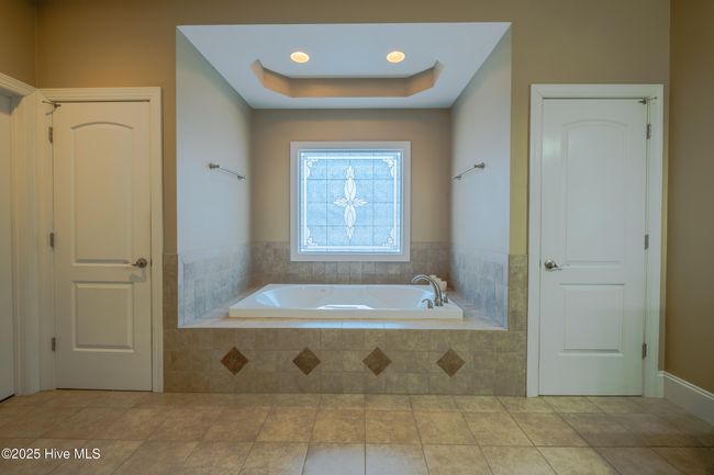 soaking tub | Image 23