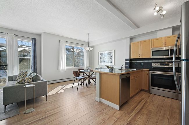 2205 - 211 Aspen Stone Blvd Sw, Condo with 2 bedrooms, 3 bathrooms and 1 parking in Calgary AB | Image 5
