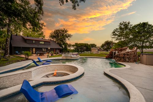1015 S Lowrance Rd, Red Oak, TX, 75154-7650 | Card Image