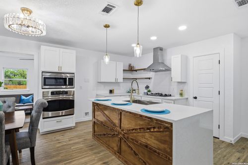 551 Merritt St, San Antonio, TX, 78227-3118 | Card Image