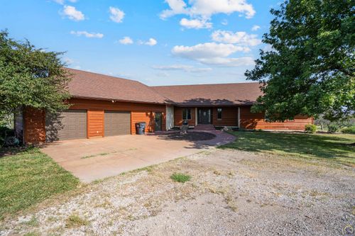 9736 Westlake Rd, Ozawkie, KS, 66070-4033 | Card Image