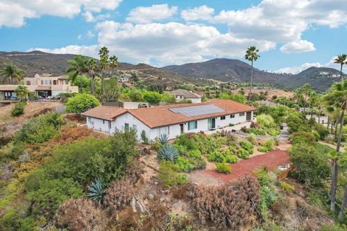 2068 Camino Culebra, Vista, CA, 92084-3606 | Card Image