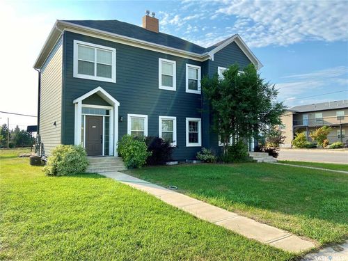 a-andamp-b-422 St Mary St, Esterhazy, SK, S0A0X0 | Card Image