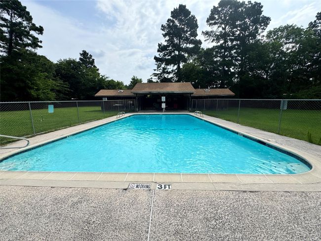 Fenced swimming pool... | Image 10