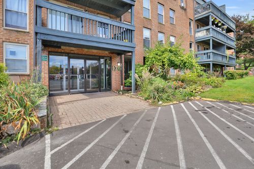 apt-b10-136 Kane St, West Hartford, CT, 06119-2121 | Card Image