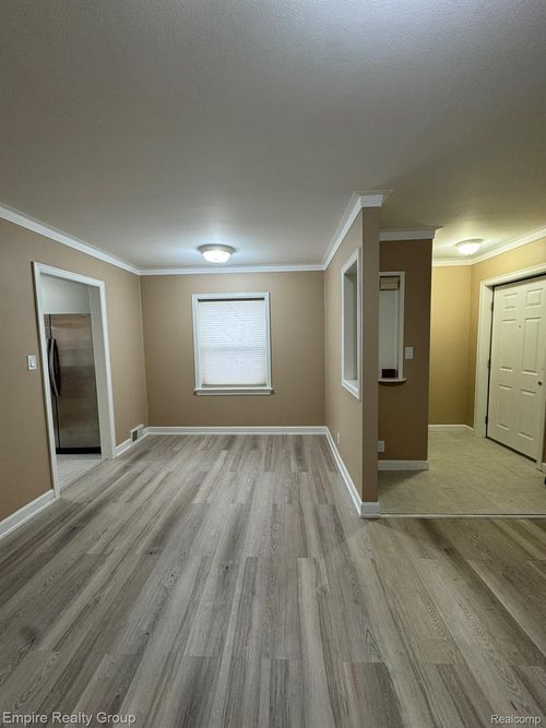 28554 N Clements Cir, Livonia, MI, 48150-3172 | Card Image