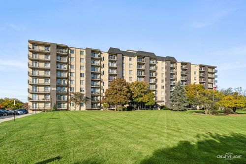 311-5400 Walnut Pl, Downers Grove, IL, 60515 | Card Image