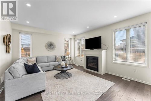 2560 Bandsman Cres, Oshawa, ON, L1L0M2 | Card Image