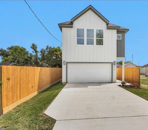 8214 Cowart St, Houston, TX, 77029-3105 | Card Image
