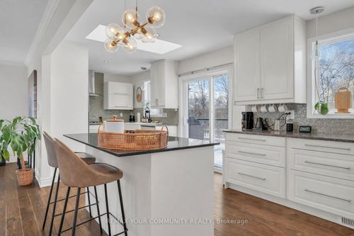 92 Sandringham Dr, Barrie, ON, L4M7J5 | Card Image