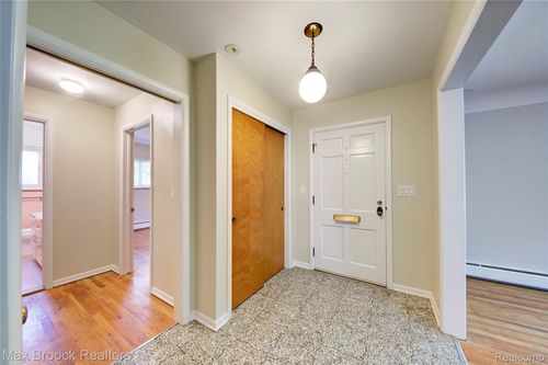 1827 Coronada St, Ann Arbor, MI, 48103-5066 | Card Image