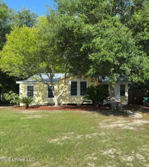 153 Saint Peter St, Biloxi, MS, 39530-3403 | Card Image