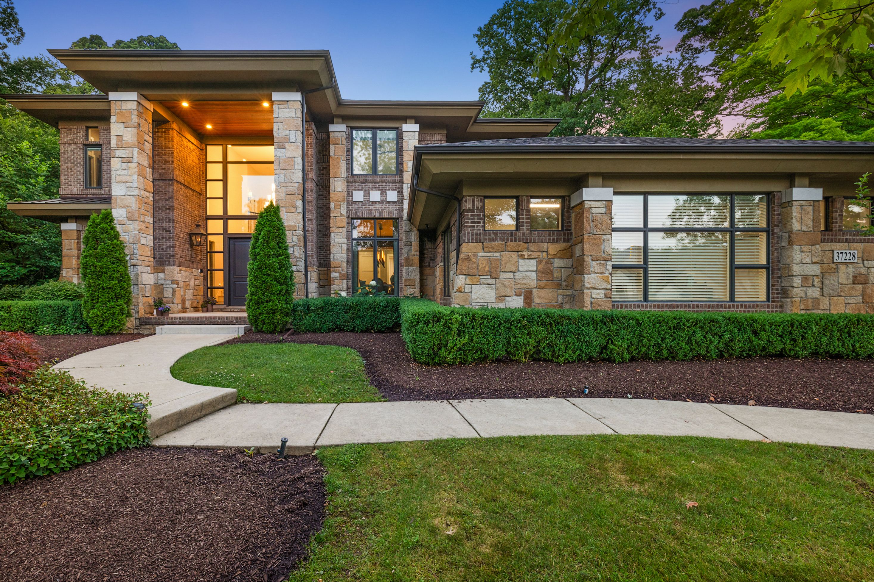 Timberview Ln, Farmington Hills, MI 48331