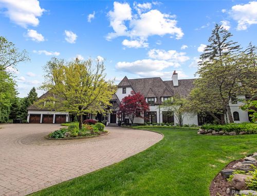 2010 Valley Rd, Bloomfield Hills, MI, 48304-2159 | Card Image