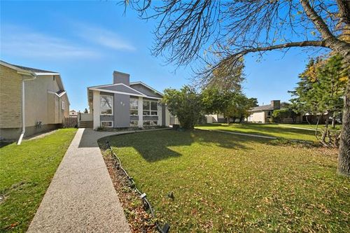 67 Birchlynn Bay, Winnipeg, MB, R2R2S9 | Card Image