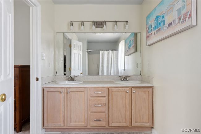 Plenty of storage in the cabinet | Image 31