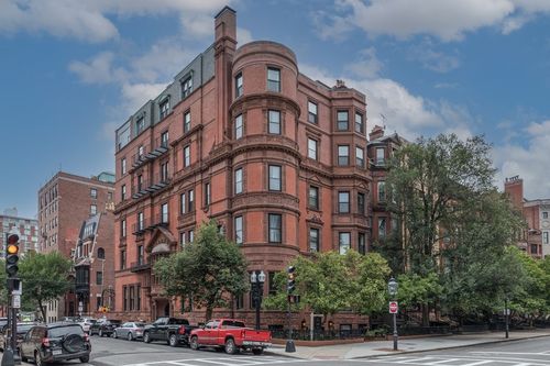 32-239 Commonwealth Ave, Boston, MA, 02116-1725 | Card Image